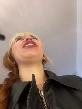 Snapshot of Sallem_Pink chatting on 11.15.25 Sallem Pink online show from 11.15.25