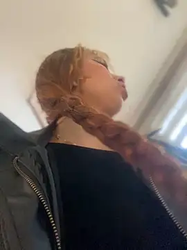 Snapshot of Sallem_Pink chatting on 11.21.25 Sallem Pink online show from 11.21.25