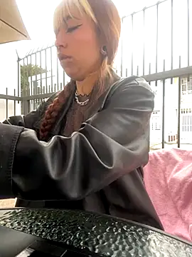 Snapshot of Sallem_Pink chatting on 11.24.25 Sallem Pink online show from 11.24.25