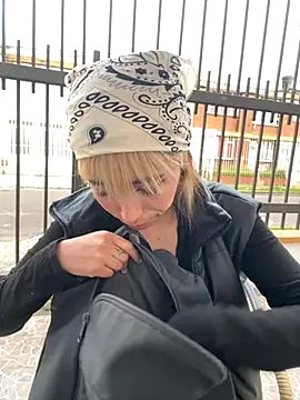 Snapshot of Sallem_Pink chatting on 12.01.25 Sallem Pink online show from 12.01.25