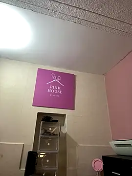 Snapshot of Sallem_Pink chatting on 12.20.25 Sallem Pink online show from 12.20.25