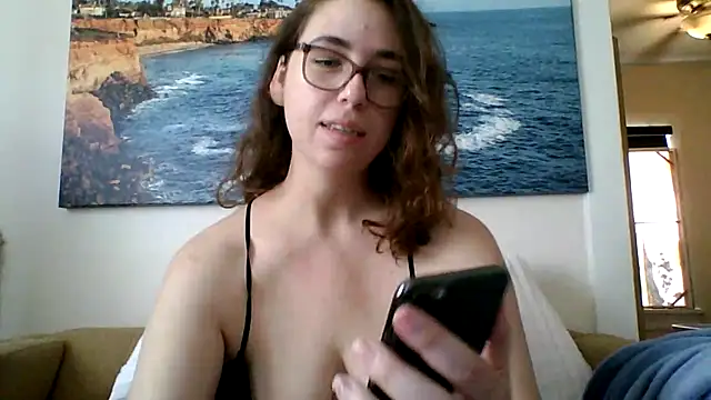 Snapshot of sweetsocalgirl chatting on 05.16.26 sweetsocalgirl online show from 05.16.26