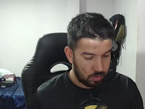 Snapshot of Axel11113 chatting on 10.01.25 Axel11113 online show from 10.01.25