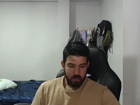 Snapshot of Axel11113 chatting on 10.20.25 Axel11113 online show from 10.20.25