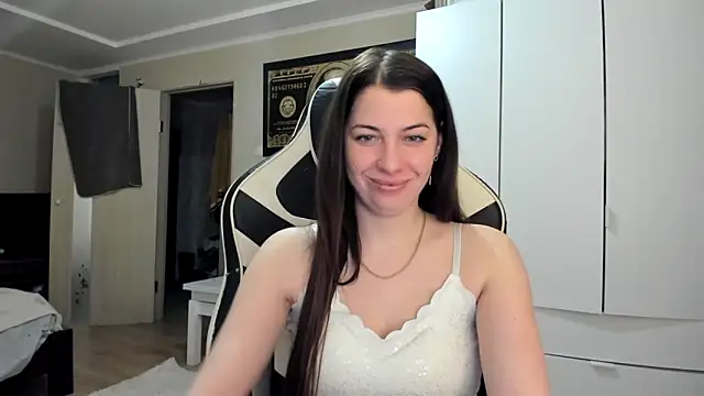 EmiLovsi online show from 02.04.26