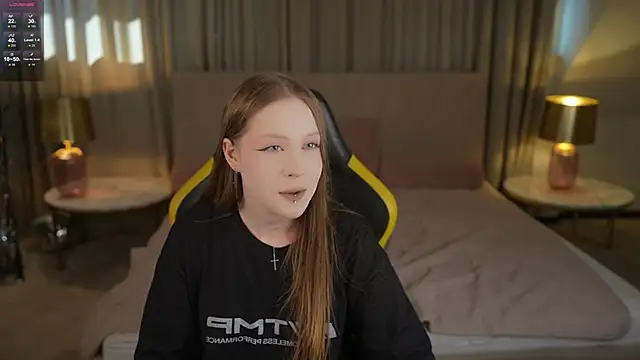 Snapshot of Esmie_Smile chatting on 09.26.25 Esmie Smile online show from 09.26.25