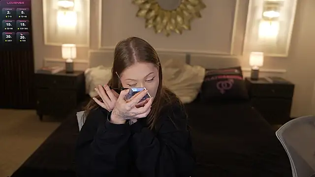 Esmie Smile online show from 02.05.26