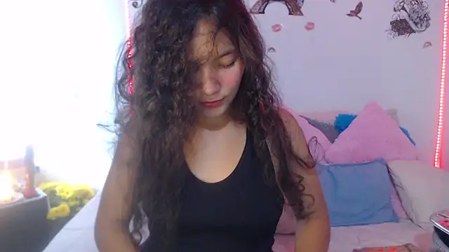 Snapshot of mia_blue01 chatting on 09.28.25 mia blue01 online show from 09.28.25