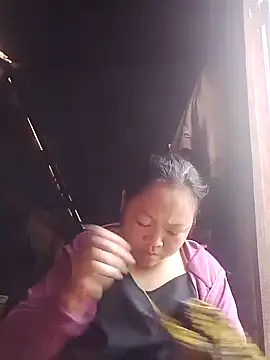 Snapshot of MaySweetb chatting on 10.16.25 MaySweetb online show from 10.16.25