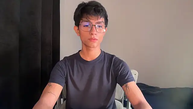 Snapshot of Angel_bunny2 chatting on 11.06.25 Angel bunny2 online show from 11.06.25