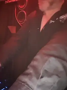 Snapshot of Wir2002Paar chatting on 10.26.25 Wir2002Paar online show from 10.26.25