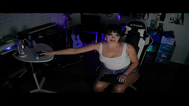 TheSlutMuffin online show from 12.04.25