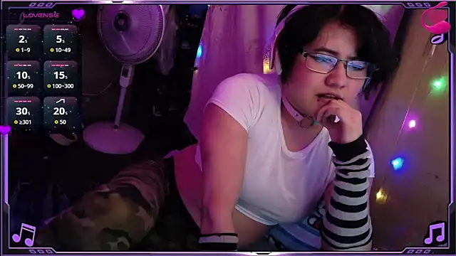 Snapshot of Ftm_Bunny chatting on 04.19.26 Ftm Bunny online show from 04.19.26