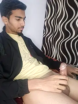 Snapshot of Sweetfucker_ chatting on 11.17.25 Sweetfucker online show from 11.17.25