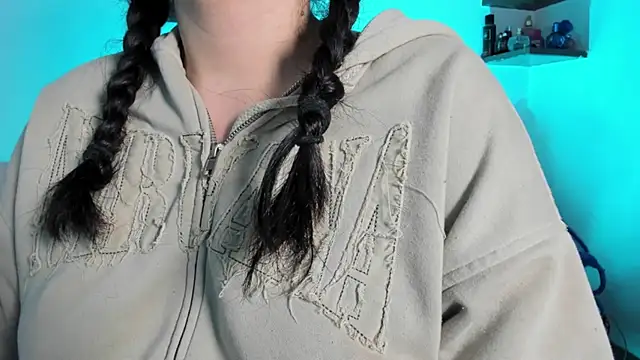 Snapshot of snow_doll chatting on 10.23.25 snow doll online show from 10.23.25