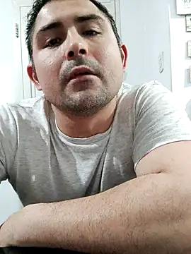 Snapshot of Bradd_32 chatting on 10.01.25 Bradd 32 online show from 10.01.25