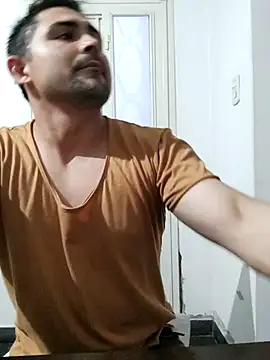 Snapshot of Bradd_32 chatting on 10.05.25 Bradd 32 online show from 10.05.25