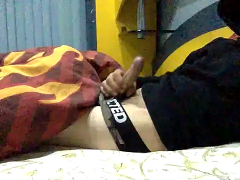 Snapshot of adiluci1 chatting on 09.30.25 adiluci1 online show from 09.30.25