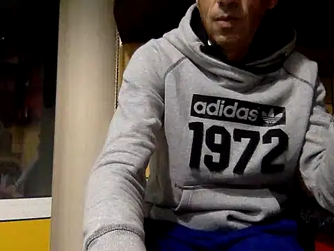 Snapshot of adiluci1 chatting on 10.12.25 adiluci1 online show from 10.12.25