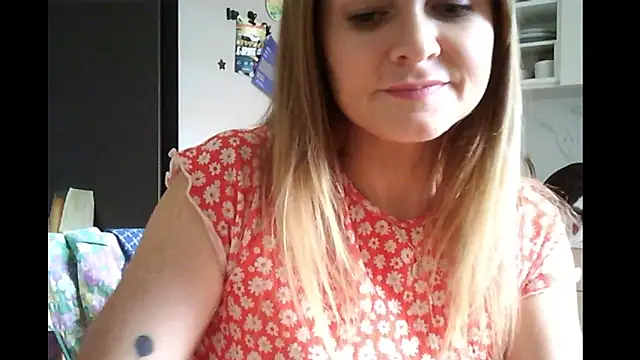 Snapshot of Ginger-bb chatting on 11.18.25 Ginger-bb online show from 11.18.25