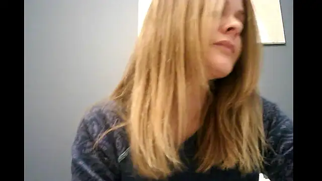 Snapshot of Ginger-bb chatting on 12.19.25 Ginger-bb online show from 12.19.25