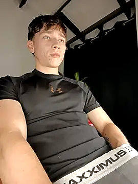 Snapshot of Logan_sixxer chatting on 09.17.25 Logan sixxer online show from 09.17.25