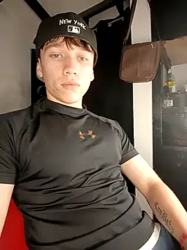 Snapshot of Logan_sixxer chatting on 09.27.25 Logan sixxer online show from 09.27.25