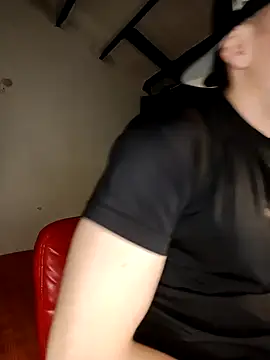 Snapshot of Logan_sixxer chatting on 09.28.25 Logan sixxer online show from 09.28.25