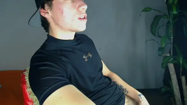 Snapshot of Logan_sixxer chatting on 11.30.25 Logan sixxer online show from 11.30.25