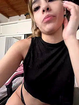 Snapshot of Babylovetiernax chatting on 10.09.25 Babylovetiernax online show from 10.09.25