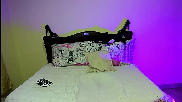 Snapshot of _viollette_ chatting on 09.15.25  viollette  online show from 09.15.25