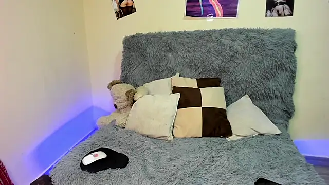 Snapshot of _viollette_ chatting on 10.17.25  viollette  online show from 10.17.25