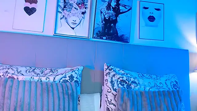 Snapshot of pocahontamoon chatting on 04.15.26 pocahontamoon online show from 04.15.26