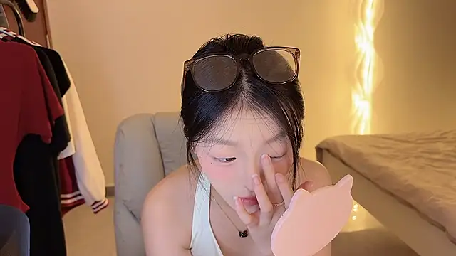 Snapshot of Robin-o3 chatting on 09.21.25 Robin-o3 online show from 09.21.25