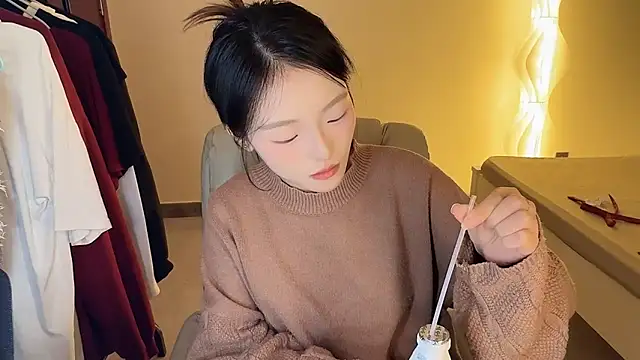 Snapshot of Robin-o3 chatting on 10.13.25 Robin-o3 online show from 10.13.25