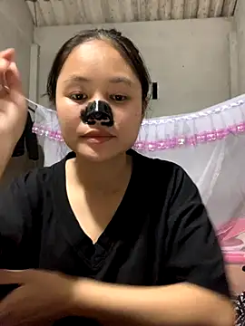 Snapshot of NhuFox chatting on 09.21.25 NhuFox online show from 09.21.25