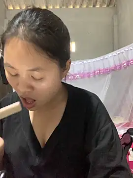 Snapshot of NhuFox chatting on 10.09.25 NhuFox online show from 10.09.25