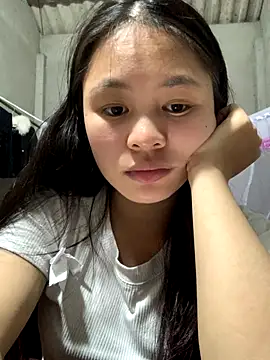 Snapshot of NhuFox chatting on 10.10.25 NhuFox online show from 10.10.25