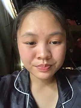 Snapshot of NhuFox chatting on 10.17.25 NhuFox online show from 10.17.25