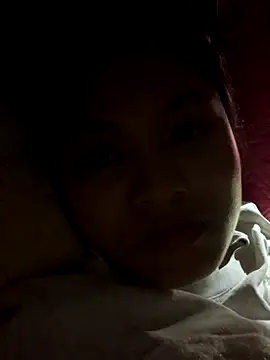 Snapshot of NhuFox chatting on 10.29.25 NhuFox online show from 10.29.25