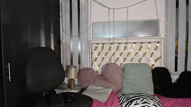 Snapshot of julieta_sweet_ chatting on 10.03.25 julieta sweet online show from 10.03.25