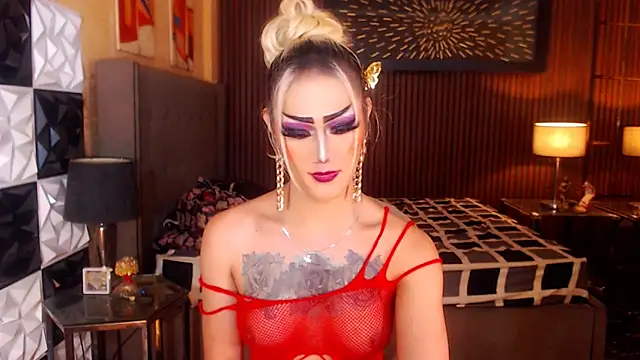 Snapshot of HorseCockDivine chatting on 04.26.26 HorseCockDivine online show from 04.26.26