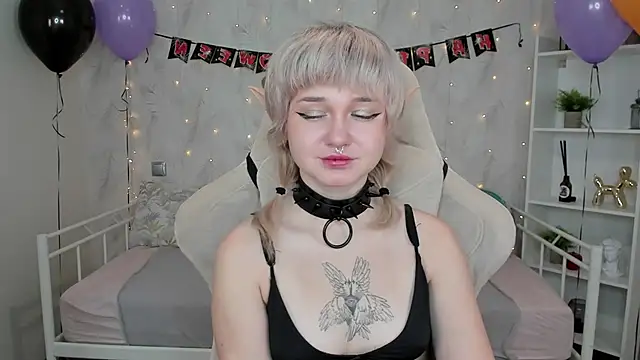 Tori Cutie online show from 10.26.25