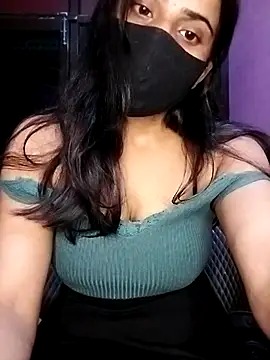 Snapshot of Amisha2 chatting on 10.05.25 Amisha2 online show from 10.05.25