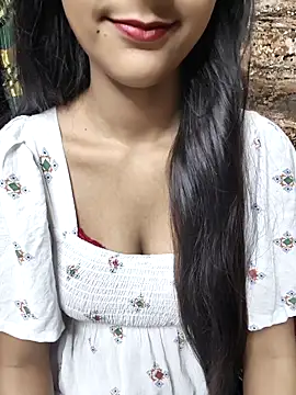 Snapshot of Indian-Aleena chatting on 10.29.25 Indian-Aleena online show from 10.29.25