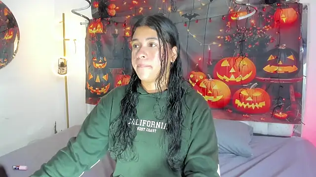 Snapshot of Ivy_nt chatting on 10.22.25 Ivy nt online show from 10.22.25