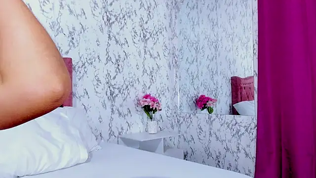 SofiiFoox online show from 11.14.25