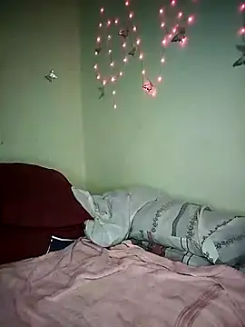 Seductive Yellow Titties online show from 03.15.26