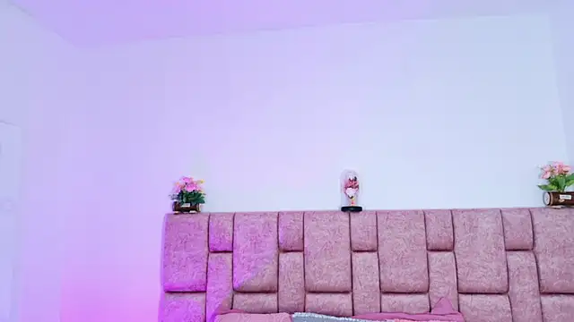 Snapshot of ScarlettLuxe chatting on 11.13.25 ScarlettLuxe online show from 11.13.25