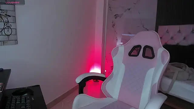 chloesagee online show from 10.06.25